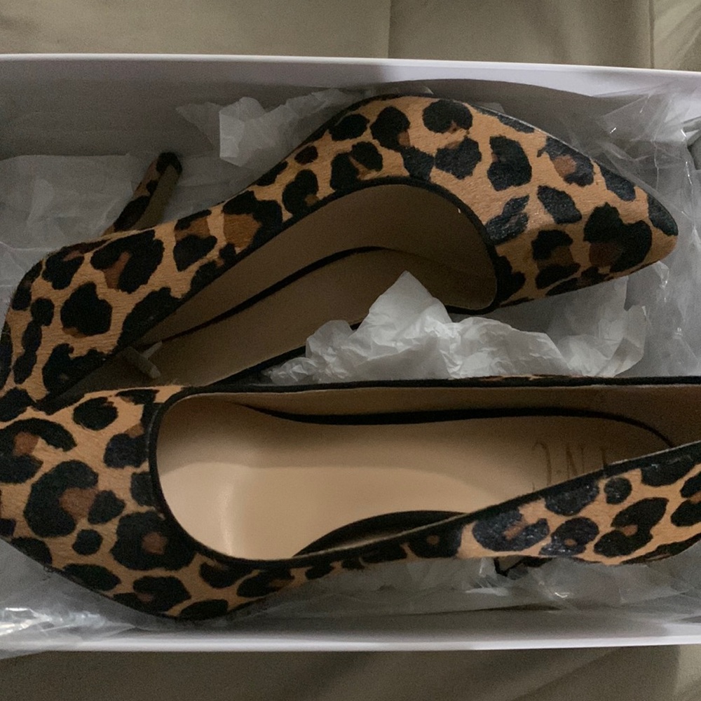 Size 6m. INC (international concepts) Never worn.